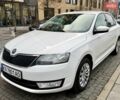 Белый Шкода Рапид, объемом двигателя 1.2 л и пробегом 141 тыс. км за 7800 $, фото 1 на Automoto.ua