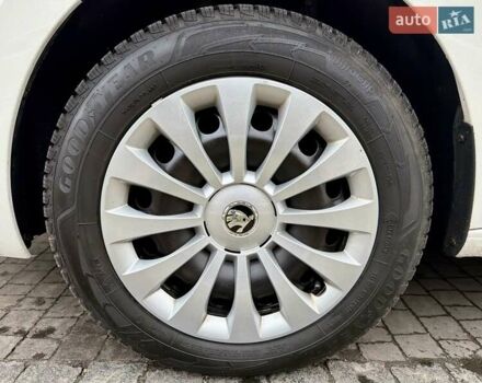 Белый Шкода Рапид, объемом двигателя 1.2 л и пробегом 141 тыс. км за 7800 $, фото 21 на Automoto.ua