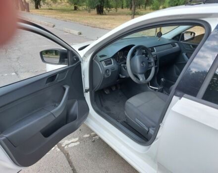 Белый Шкода Рапид, объемом двигателя 1.2 л и пробегом 260 тыс. км за 6600 $, фото 9 на Automoto.ua