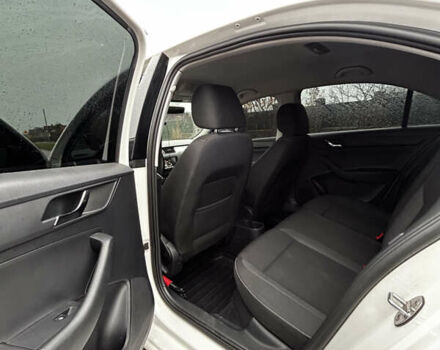 Белый Шкода Рапид, объемом двигателя 1.6 л и пробегом 115 тыс. км за 13000 $, фото 9 на Automoto.ua