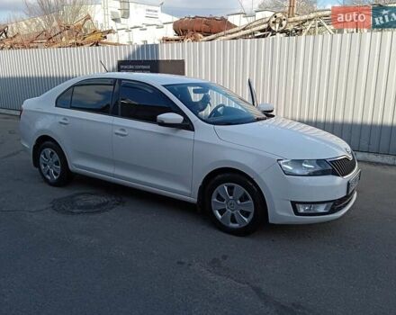 Белый Шкода Рапид, объемом двигателя 1.2 л и пробегом 155 тыс. км за 9000 $, фото 3 на Automoto.ua