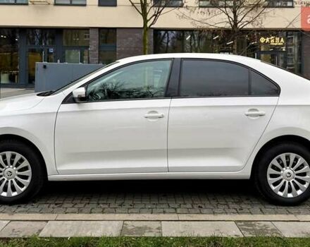 Белый Шкода Рапид, объемом двигателя 1.2 л и пробегом 141 тыс. км за 7800 $, фото 2 на Automoto.ua