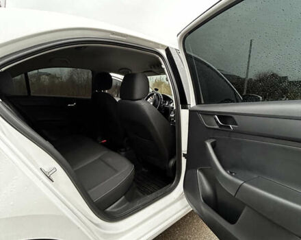 Белый Шкода Рапид, объемом двигателя 1.6 л и пробегом 115 тыс. км за 13000 $, фото 11 на Automoto.ua