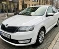 Белый Шкода Рапид, объемом двигателя 1.2 л и пробегом 141 тыс. км за 7800 $, фото 1 на Automoto.ua