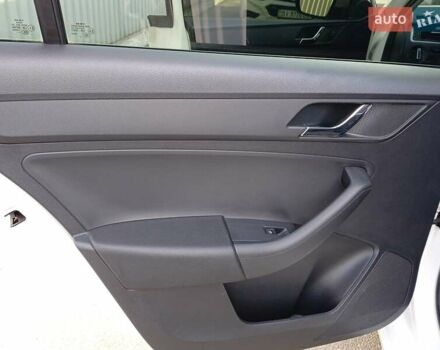 Белый Шкода Рапид, объемом двигателя 1.2 л и пробегом 155 тыс. км за 9000 $, фото 12 на Automoto.ua