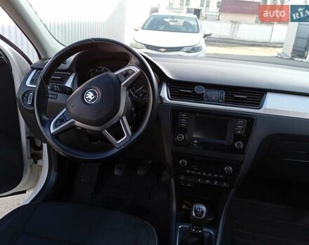 Белый Шкода Рапид, объемом двигателя 1.2 л и пробегом 155 тыс. км за 9000 $, фото 14 на Automoto.ua