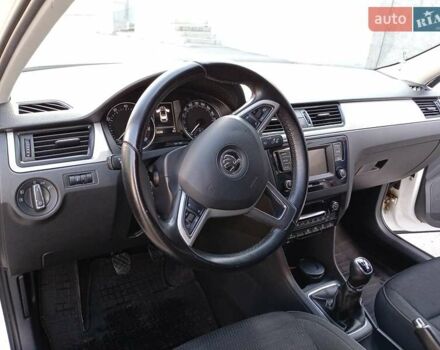 Белый Шкода Рапид, объемом двигателя 1.2 л и пробегом 155 тыс. км за 9000 $, фото 11 на Automoto.ua