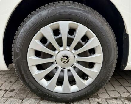 Белый Шкода Рапид, объемом двигателя 1.2 л и пробегом 141 тыс. км за 7800 $, фото 21 на Automoto.ua