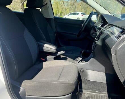 Білий Шкода Рапід, об'ємом двигуна 1 л та пробігом 130 тис. км за 9700 $, фото 5 на Automoto.ua