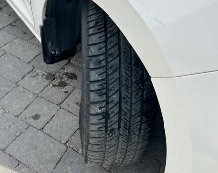 Белый Шкода Рапид, объемом двигателя 1.6 л и пробегом 310 тыс. км за 5400 $, фото 5 на Automoto.ua