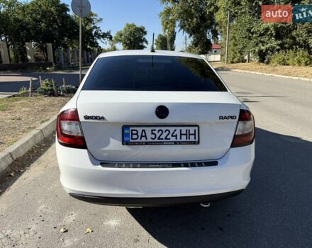 Белый Шкода Рапид, объемом двигателя 1 л и пробегом 142 тыс. км за 9300 $, фото 9 на Automoto.ua