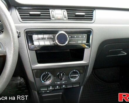 Белый Шкода Рапид, объемом двигателя 1.6 л и пробегом 110 тыс. км за 9900 $, фото 5 на Automoto.ua