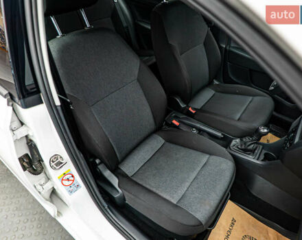 Білий Шкода Рапід, об'ємом двигуна 1.6 л та пробігом 111 тис. км за 10767 $, фото 13 на Automoto.ua