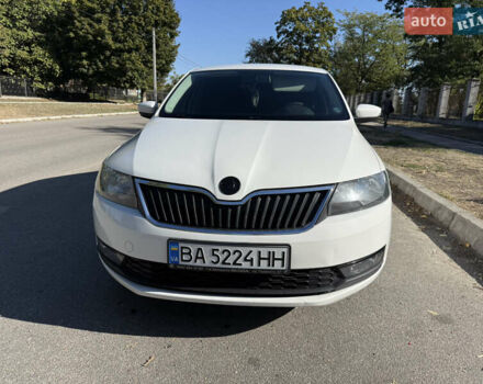 Белый Шкода Рапид, объемом двигателя 1 л и пробегом 142 тыс. км за 9300 $, фото 2 на Automoto.ua