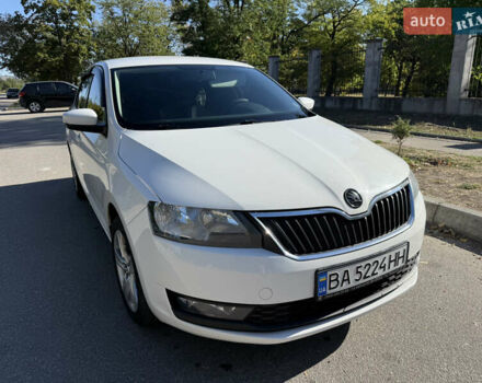 Белый Шкода Рапид, объемом двигателя 1 л и пробегом 142 тыс. км за 9300 $, фото 3 на Automoto.ua