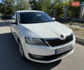 Белый Шкода Рапид, объемом двигателя 1 л и пробегом 142 тыс. км за 9300 $, фото 3 на Automoto.ua