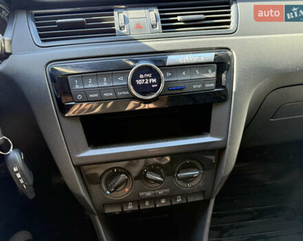 Белый Шкода Рапид, объемом двигателя 1 л и пробегом 142 тыс. км за 9300 $, фото 14 на Automoto.ua