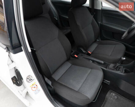 Білий Шкода Рапід, об'ємом двигуна 1.6 л та пробігом 78 тис. км за 11644 $, фото 13 на Automoto.ua