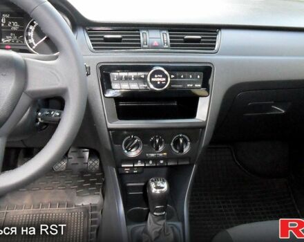 Белый Шкода Рапид, объемом двигателя 1.6 л и пробегом 110 тыс. км за 9900 $, фото 8 на Automoto.ua