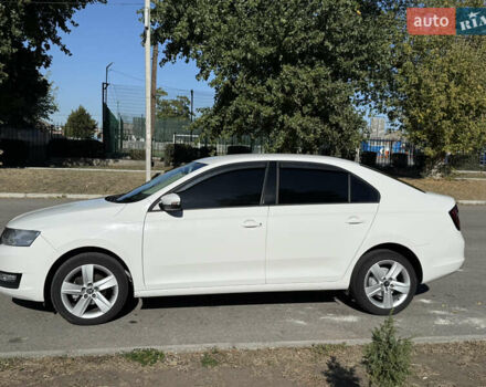 Белый Шкода Рапид, объемом двигателя 1 л и пробегом 142 тыс. км за 9300 $, фото 12 на Automoto.ua