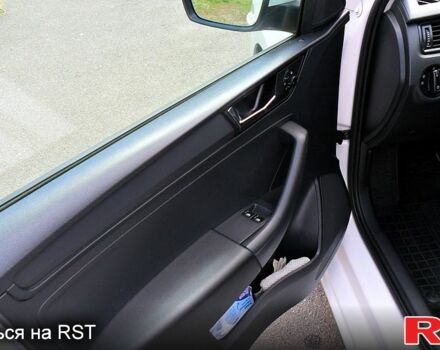 Белый Шкода Рапид, объемом двигателя 1.6 л и пробегом 110 тыс. км за 9900 $, фото 4 на Automoto.ua