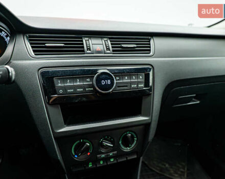 Білий Шкода Рапід, об'ємом двигуна 1.6 л та пробігом 78 тис. км за 11644 $, фото 11 на Automoto.ua