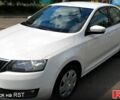 Белый Шкода Рапид, объемом двигателя 1.6 л и пробегом 110 тыс. км за 9900 $, фото 2 на Automoto.ua