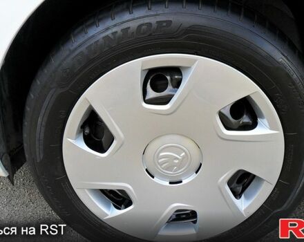 Белый Шкода Рапид, объемом двигателя 1.6 л и пробегом 110 тыс. км за 9900 $, фото 7 на Automoto.ua