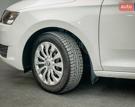 Білий Шкода Рапід, об'ємом двигуна 1.6 л та пробігом 111 тис. км за 10767 $, фото 7 на Automoto.ua