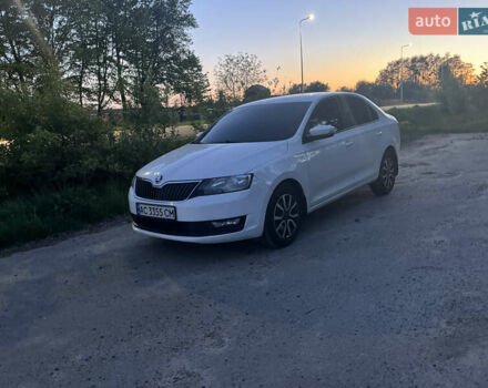 Белый Шкода Рапид, объемом двигателя 1.6 л и пробегом 160 тыс. км за 10000 $, фото 4 на Automoto.ua