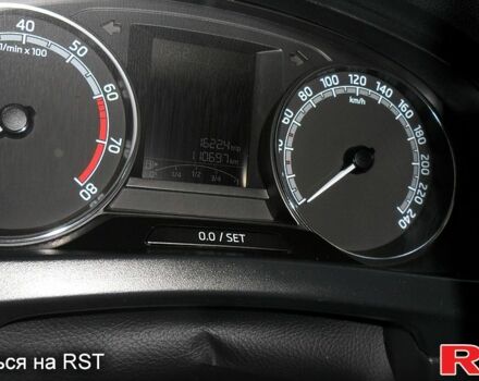 Белый Шкода Рапид, объемом двигателя 1.6 л и пробегом 110 тыс. км за 9900 $, фото 6 на Automoto.ua