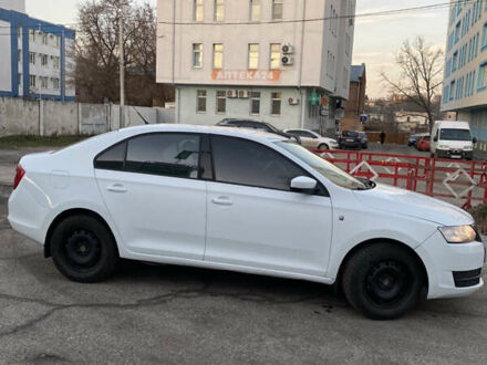 Шкода Рапид 2013 в Славянске на Automoto.ua Белый Шкода Рапид, объемом двигателя 1.2 л и пробегом 275 тыс. км за 5500 $, фото 1 на Automoto.ua