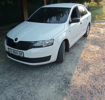 Белый Шкода Рапид, объемом двигателя 1.6 л и пробегом 252 тыс. км за 6500 $, фото 1 на Automoto.ua