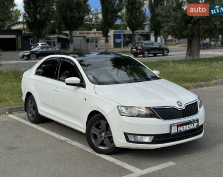Белый Шкода Рапид, объемом двигателя 1.6 л и пробегом 373 тыс. км за 6999 $, фото 1 на Automoto.ua