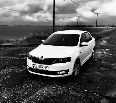 Белый Шкода Рапид, объемом двигателя 1.6 л и пробегом 100 тыс. км за 8500 $, фото 1 на Automoto.ua