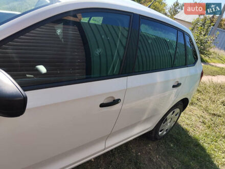 Белый Шкода Рапид, объемом двигателя 1.6 л и пробегом 203 тыс. км за 7100 $, фото 1 на Automoto.ua