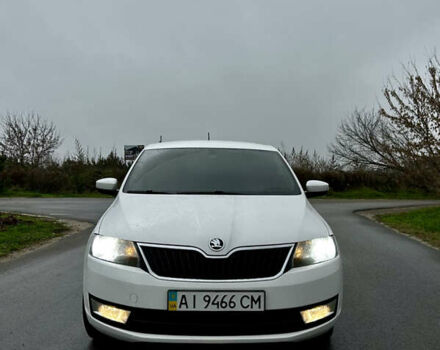 Белый Шкода Рапид, объемом двигателя 1.6 л и пробегом 115 тыс. км за 13000 $, фото 1 на Automoto.ua