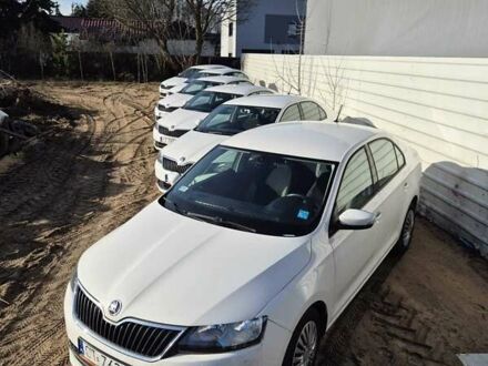 Белый Шкода Рапид, объемом двигателя 0 л и пробегом 150 тыс. км за 5640 $, фото 1 на Automoto.ua