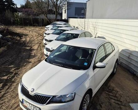 Белый Шкода Рапид, объемом двигателя 0 л и пробегом 150 тыс. км за 5640 $, фото 1 на Automoto.ua