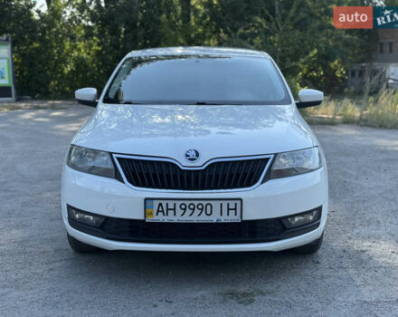 Белый Шкода Рапид, объемом двигателя 1.6 л и пробегом 98 тыс. км за 8400 $, фото 1 на Automoto.ua