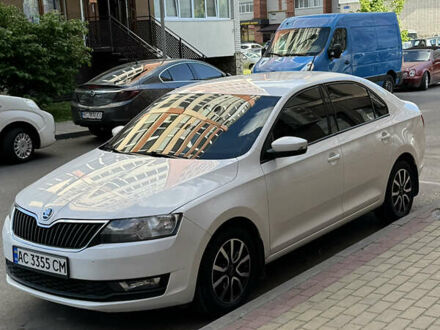 Белый Шкода Рапид, объемом двигателя 1.6 л и пробегом 160 тыс. км за 10000 $, фото 1 на Automoto.ua