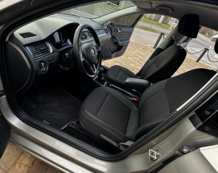 Бежевый Шкода Рапид, объемом двигателя 1.6 л и пробегом 190 тыс. км за 8900 $, фото 6 на Automoto.ua