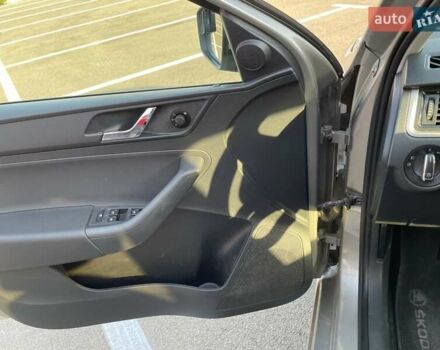 Бежевий Шкода Рапід, об'ємом двигуна 1.2 л та пробігом 163 тис. км за 7800 $, фото 10 на Automoto.ua