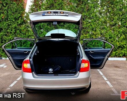 Бежевый Шкода Рапид, объемом двигателя 1.2 л и пробегом 78 тыс. км за 9370 $, фото 8 на Automoto.ua