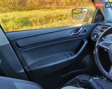 Бежевый Шкода Рапид, объемом двигателя 1.6 л и пробегом 206 тыс. км за 8900 $, фото 16 на Automoto.ua