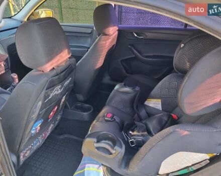 Бежевый Шкода Рапид, объемом двигателя 1.6 л и пробегом 206 тыс. км за 8900 $, фото 13 на Automoto.ua