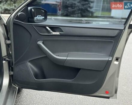 Бежевий Шкода Рапід, об'ємом двигуна 1.6 л та пробігом 187 тис. км за 8500 $, фото 48 на Automoto.ua