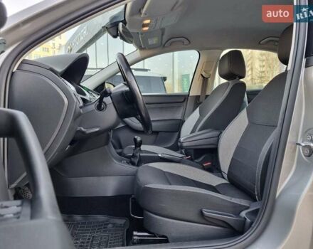 Бежевий Шкода Рапід, об'ємом двигуна 1.2 л та пробігом 231 тис. км за 7900 $, фото 18 на Automoto.ua