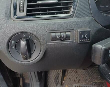 Черный Шкода Рапид, объемом двигателя 1.6 л и пробегом 119 тыс. км за 8200 $, фото 5 на Automoto.ua