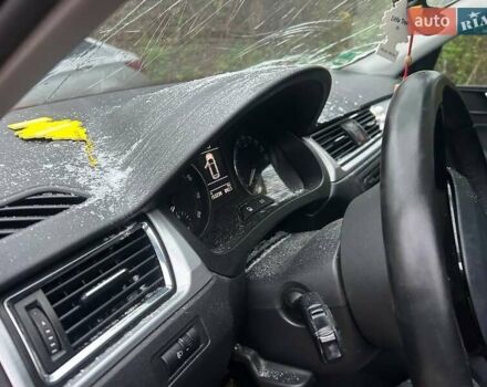 Красный Шкода Рапид, объемом двигателя 1.39 л и пробегом 150 тыс. км за 4900 $, фото 8 на Automoto.ua